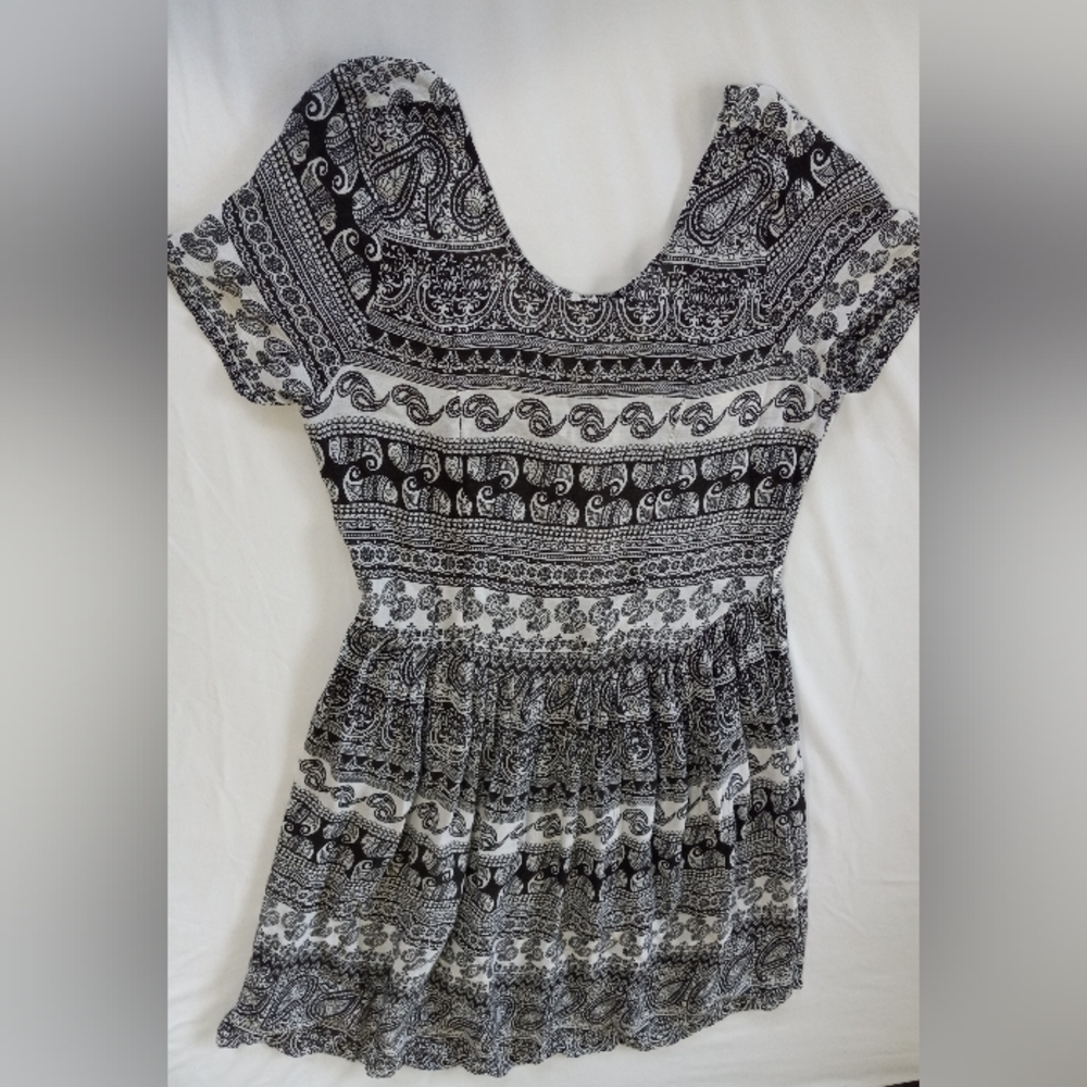 Planet Gold Women's Large Paisley Black and‎ White